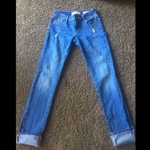 Gently used Bullhead Low Rise Skinny Jean